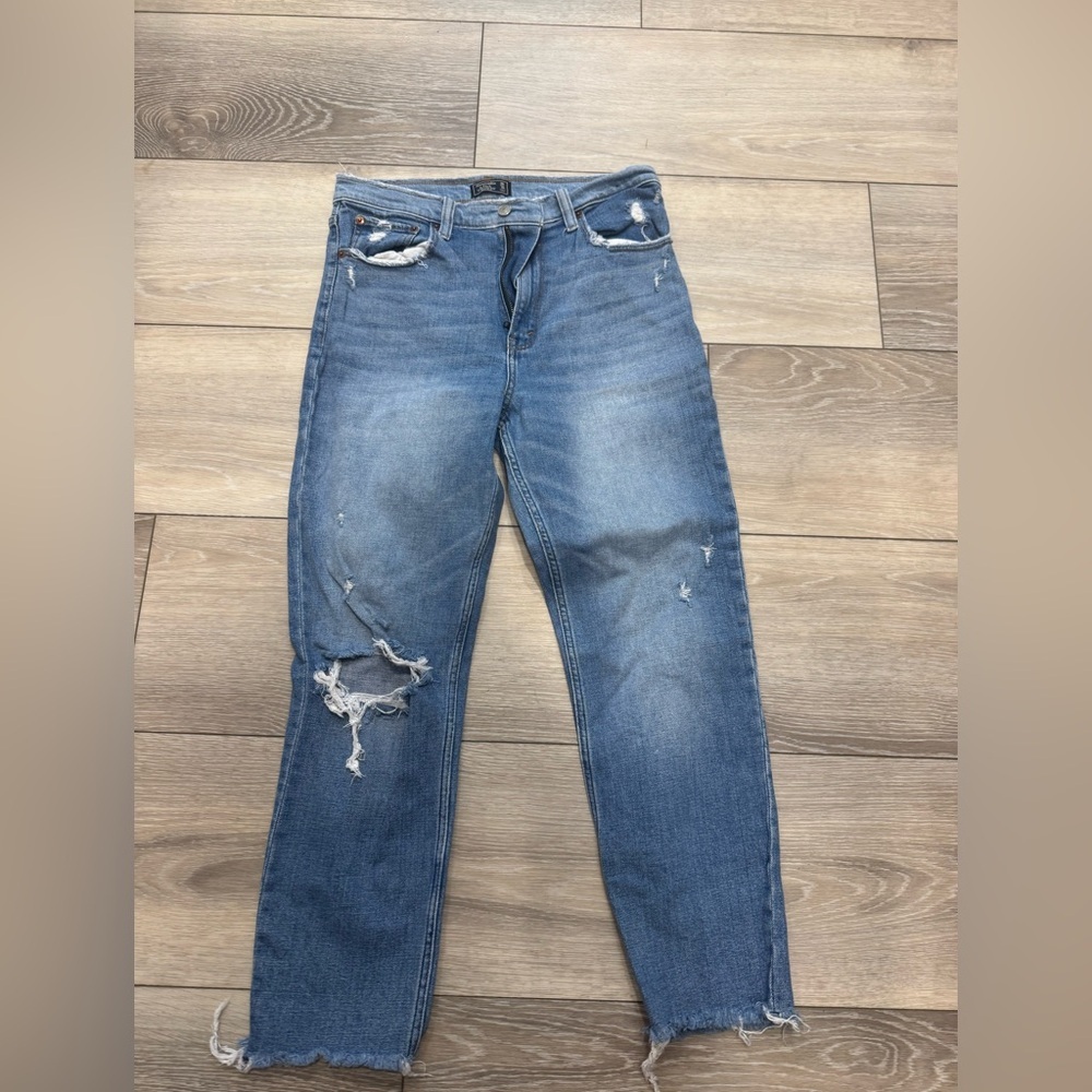 Abercrombie and firch ultra high rise mom Jean size 10